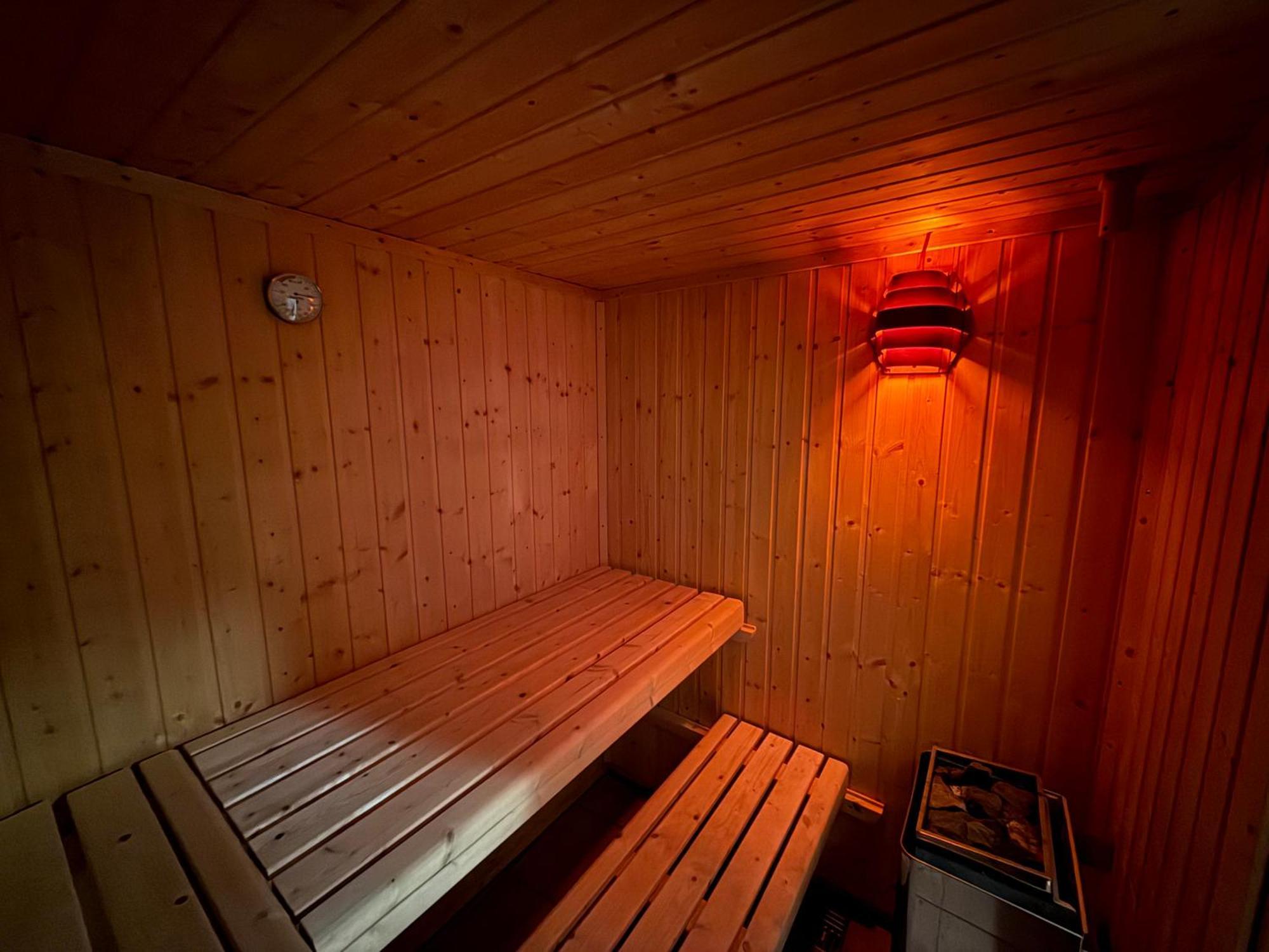 Bookeinfach Bad Ems - Private - Sauna Jacuzzi Whirlpool Swimmingpool Alahna Sup Beachvolleyball Billiards Ping Pong Cinema Theater Music Disco Ball Bbq Und Parkplaetze Exterior foto